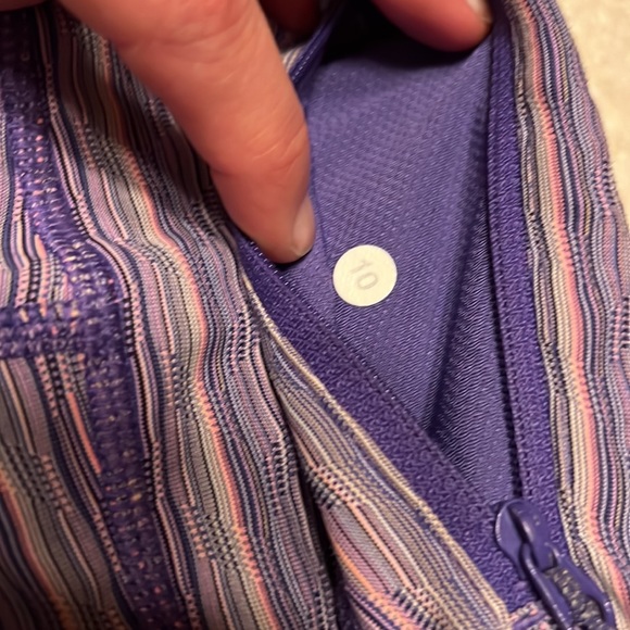 Lululemon capris - Picture 4 of 4